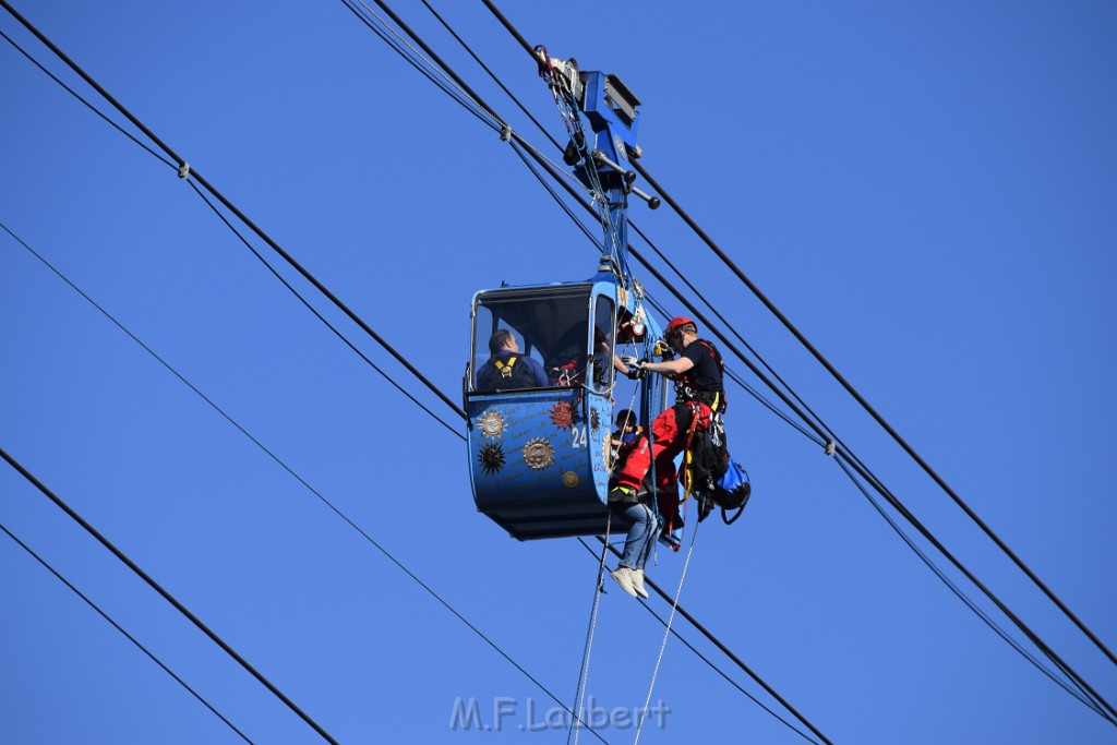 Koelner Seilbahn Gondel blieb haengen Koeln Linksrheinisch P413.JPG - Miklos Laubert